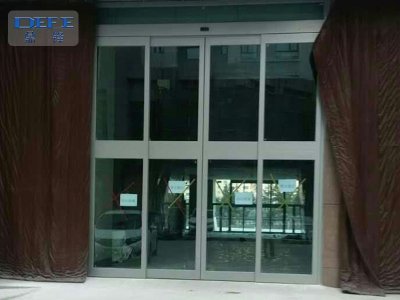 大型公共場所緊急速推門的使用